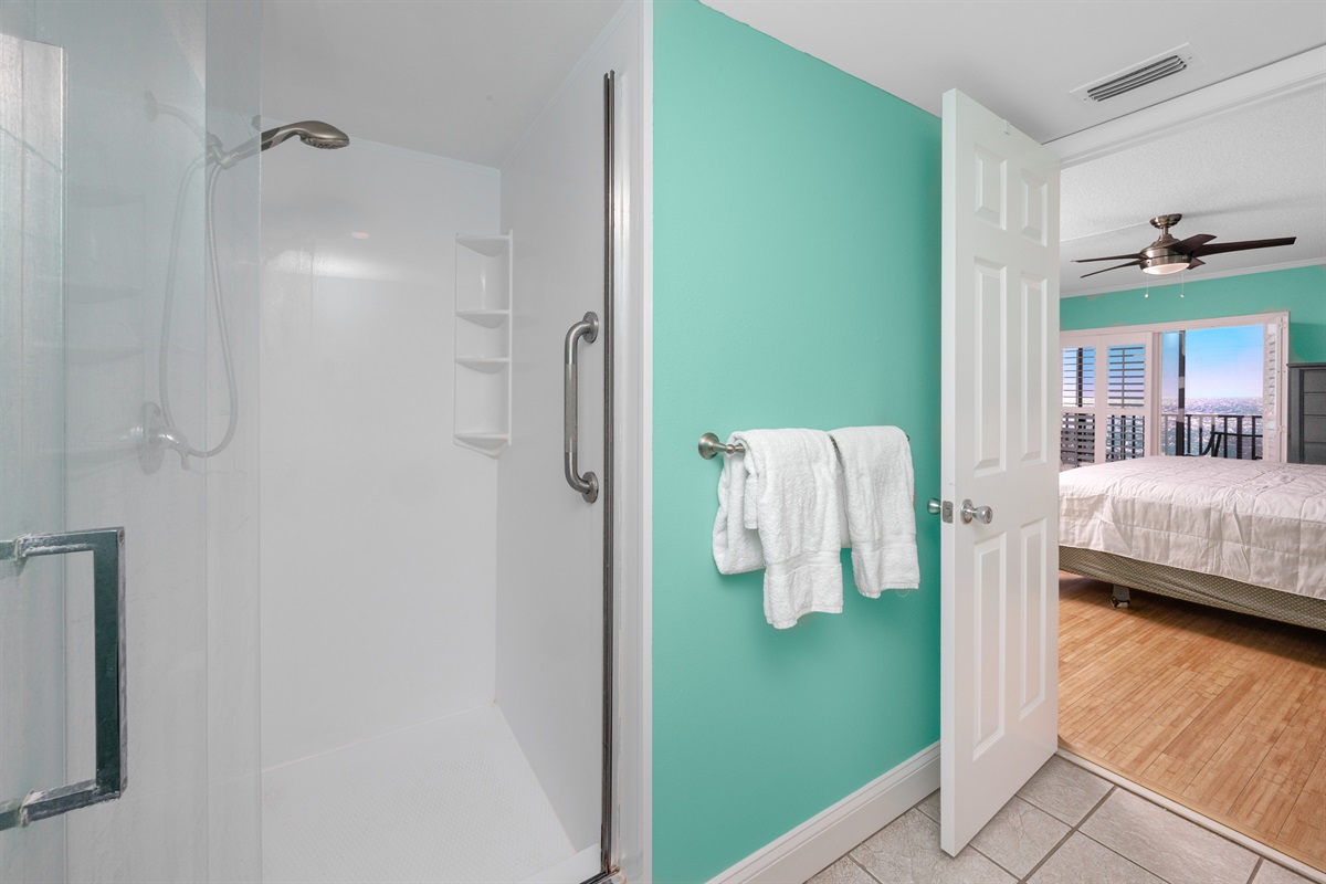 En-suite bath walk-in Shower