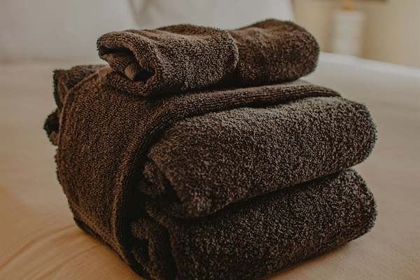 Fresh, high-quality linens and towels provided for every guest