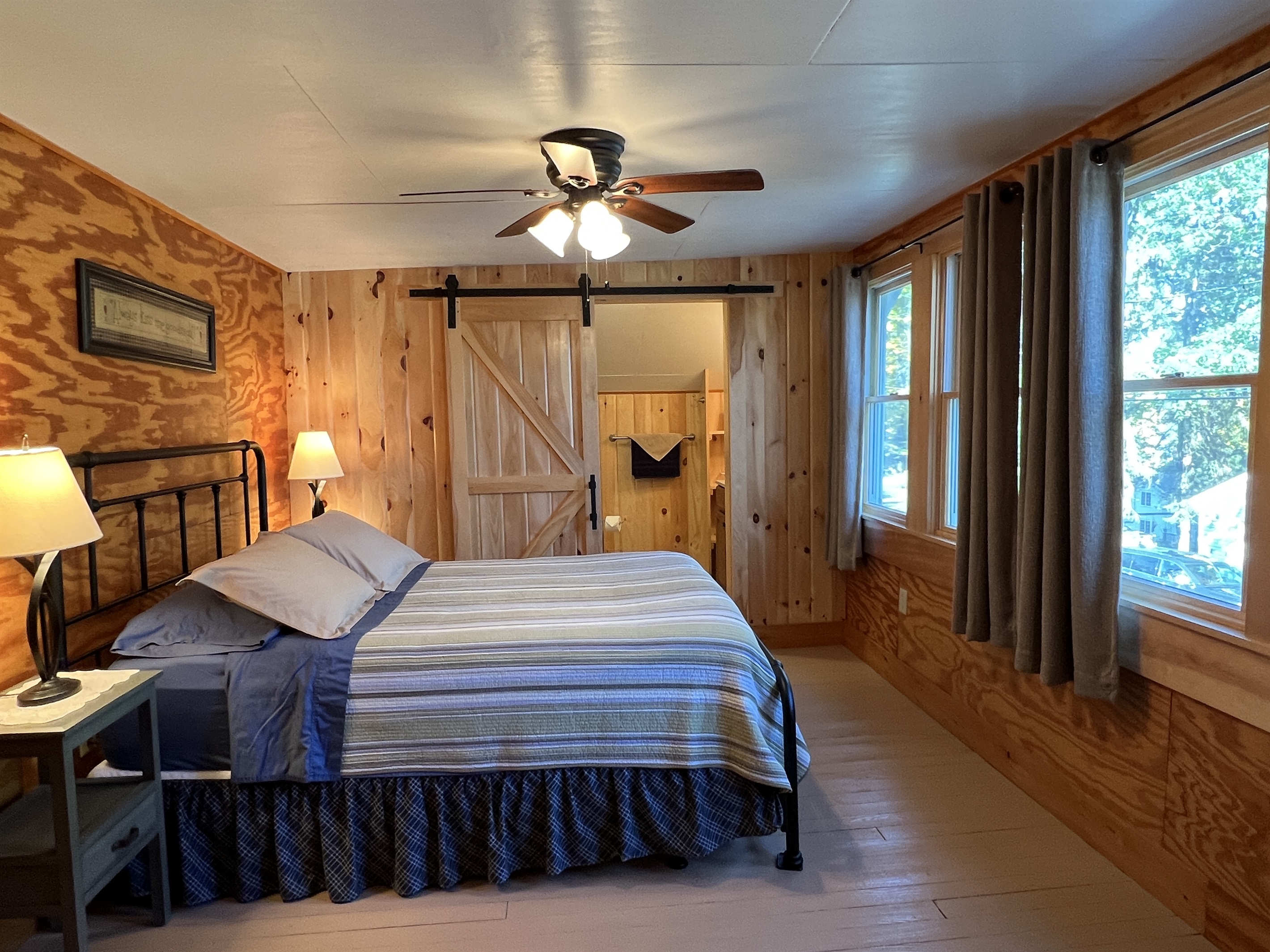 2nd floor Primary queen bedroom overlooking the lake w/ ensuite bathroom.