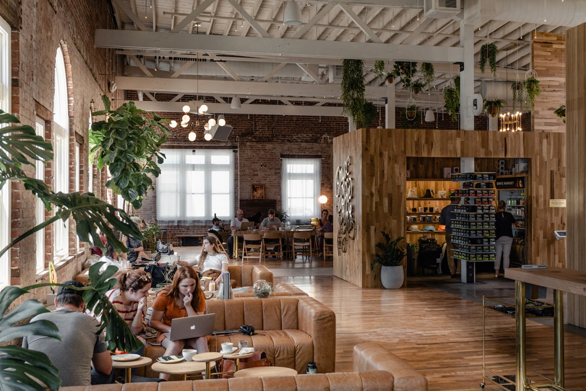 Start your girls getaway with artisan coffee and a beautiful atmosphere at Onyx Coffee in Rogers—perfect for slow mornings, good conversation, and a luxe Northwest Arkansas weekend.