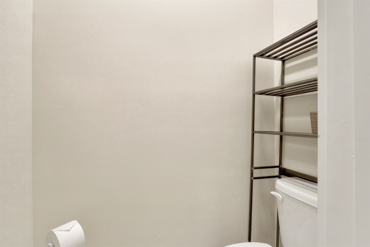 Primary King size ensuite bath toilet room