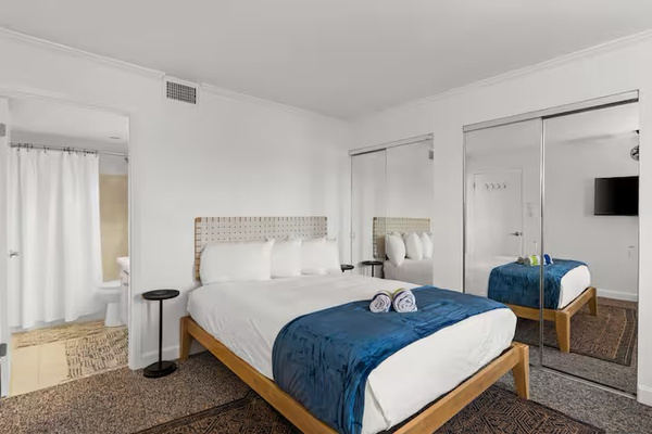 Bedroom 2 facing Lake Powell .  One twin bed in closet can go in either bedroom, Fold out Queen bed by Article, flips out easily and uses standard Queen bedding provided