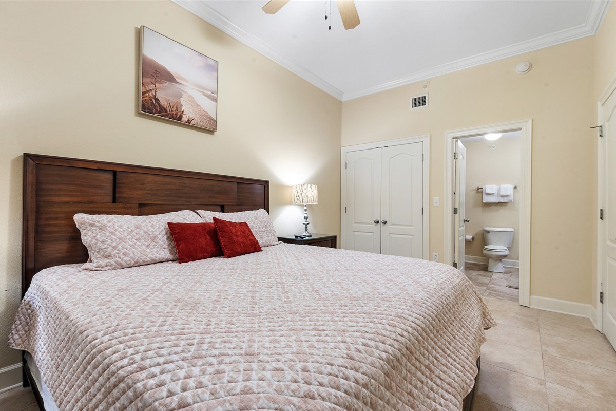 Guest bedroom with king bed, ceiling fan and en-suite bathroom  