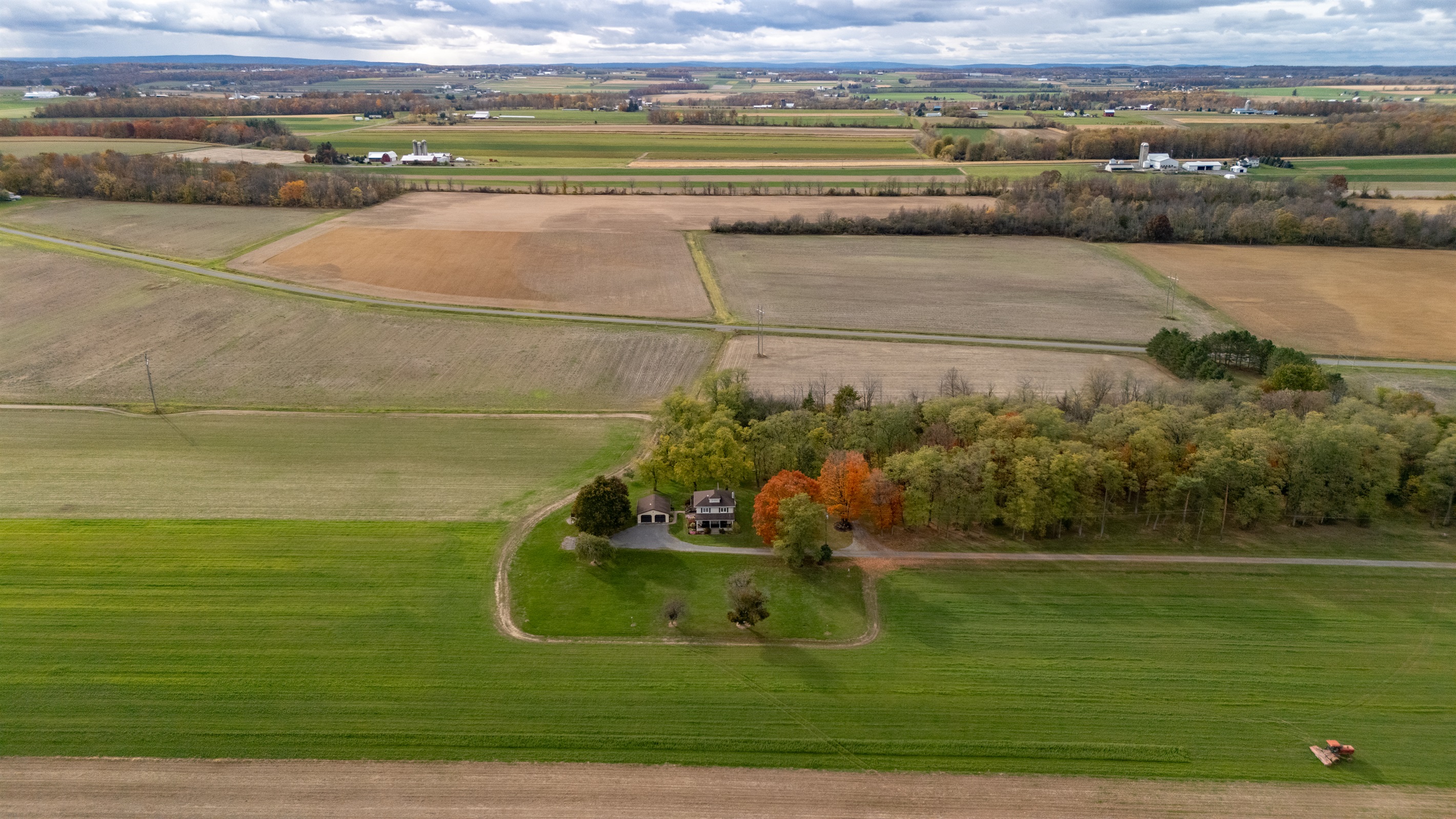 Sweeping farmland vistas for your morning coffee backdrop