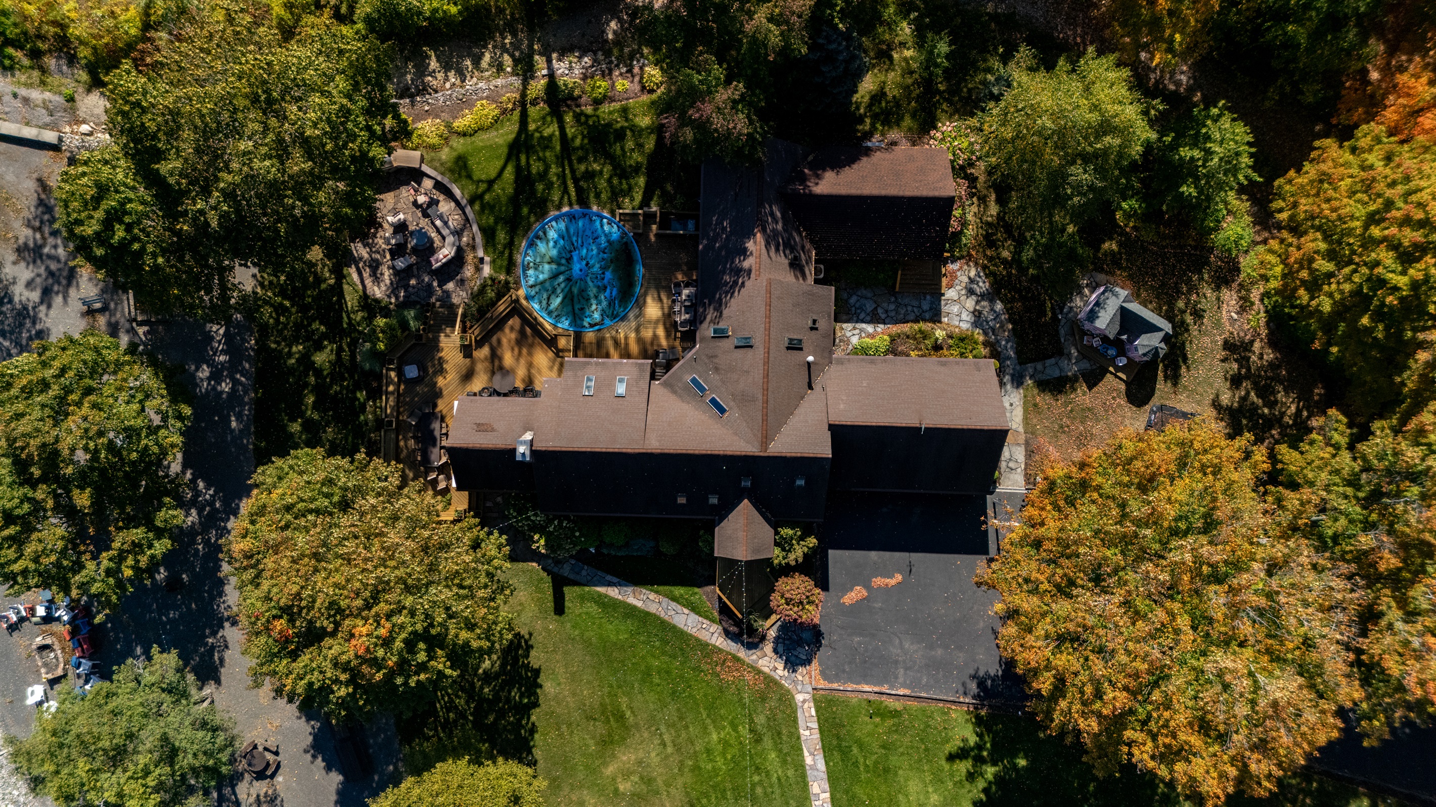 Tree-lined lakehouse offering privacy, a roomy deck, and easy access to outdoor fun. A serene getaway tucked into the woods.