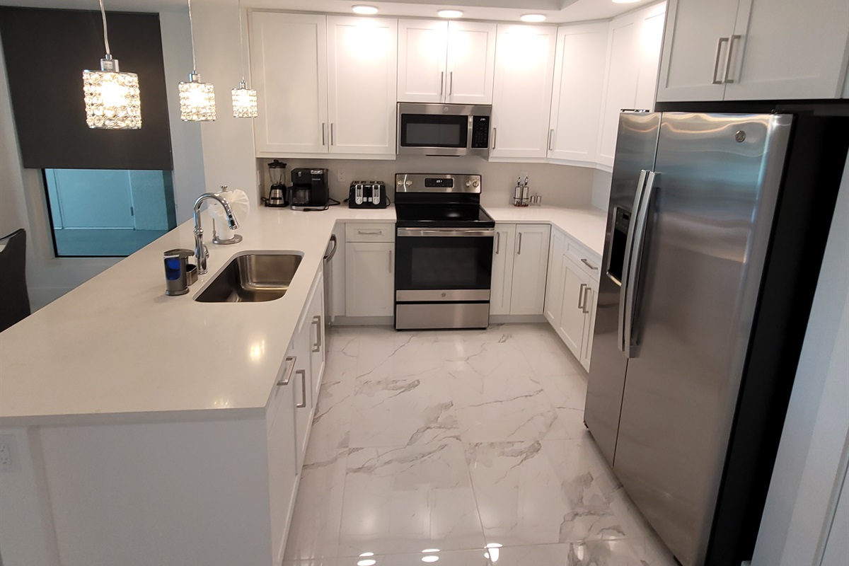Fully stocked kitchen!