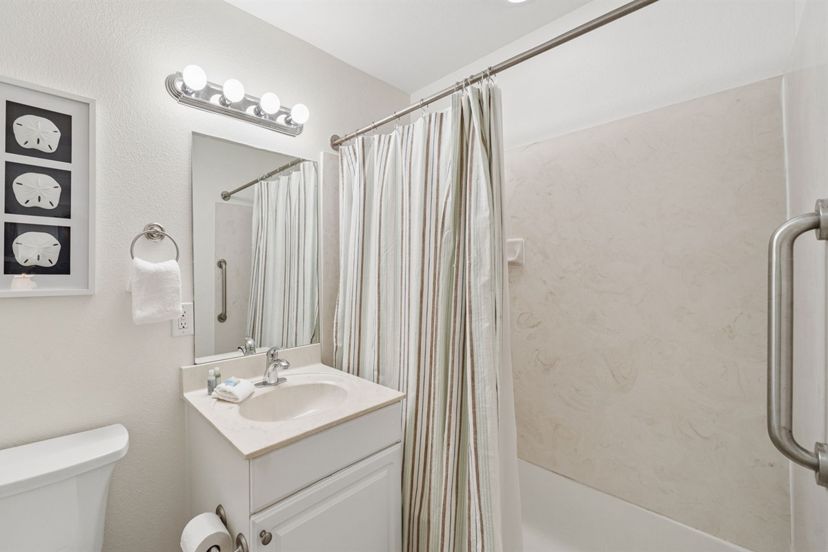 Master bath with tub/shower combo
