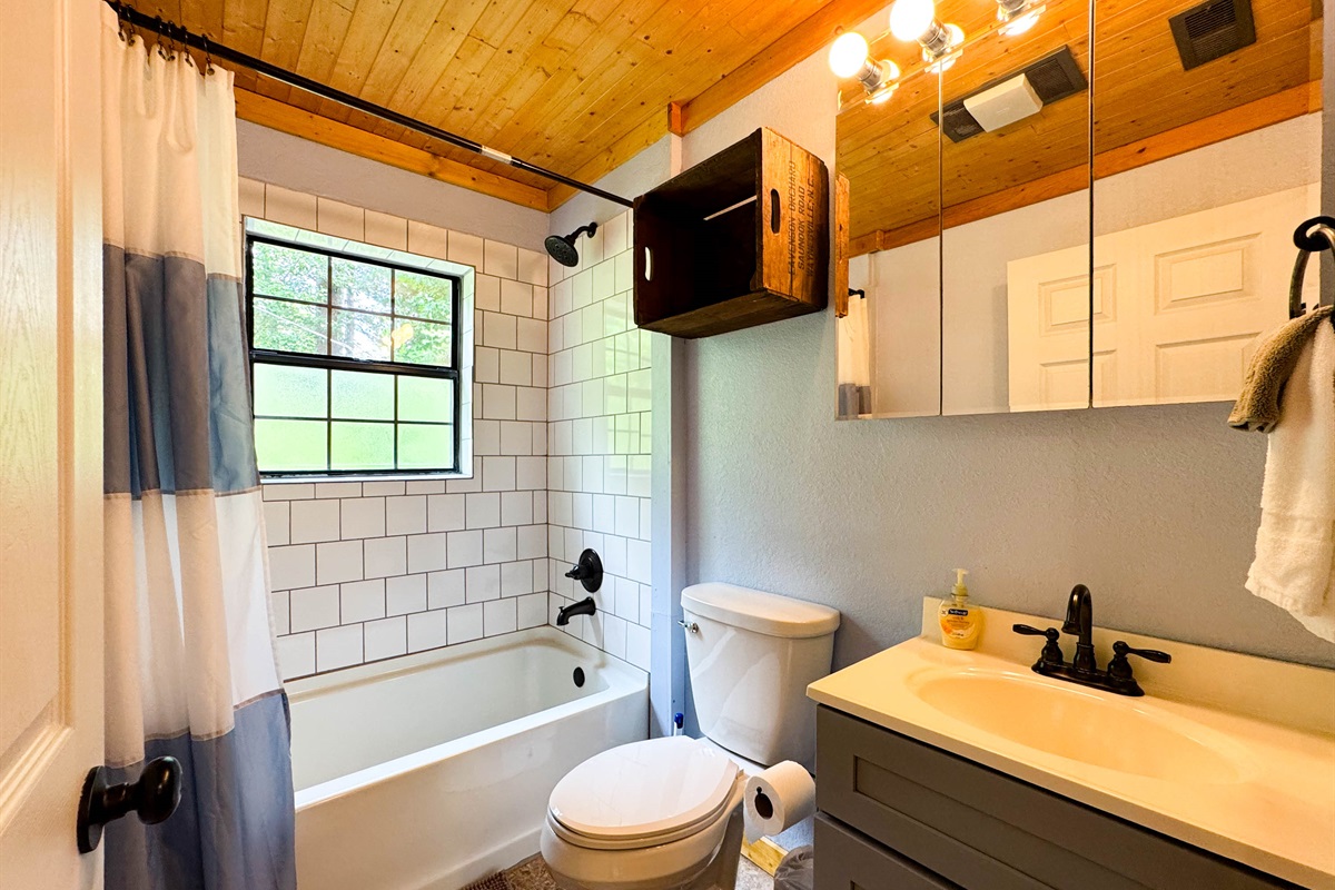 Upper level bathroom. Full bathroom