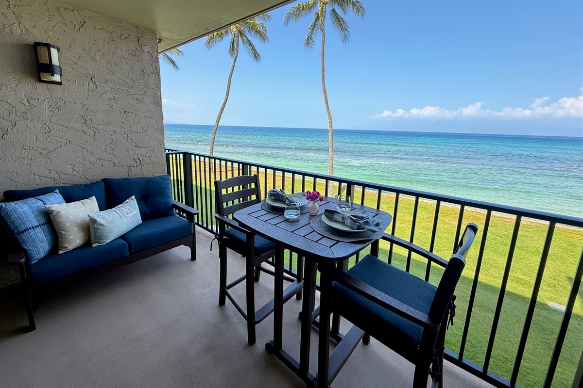 Al fresco dining with a side of endless ocean - your table for two awaits