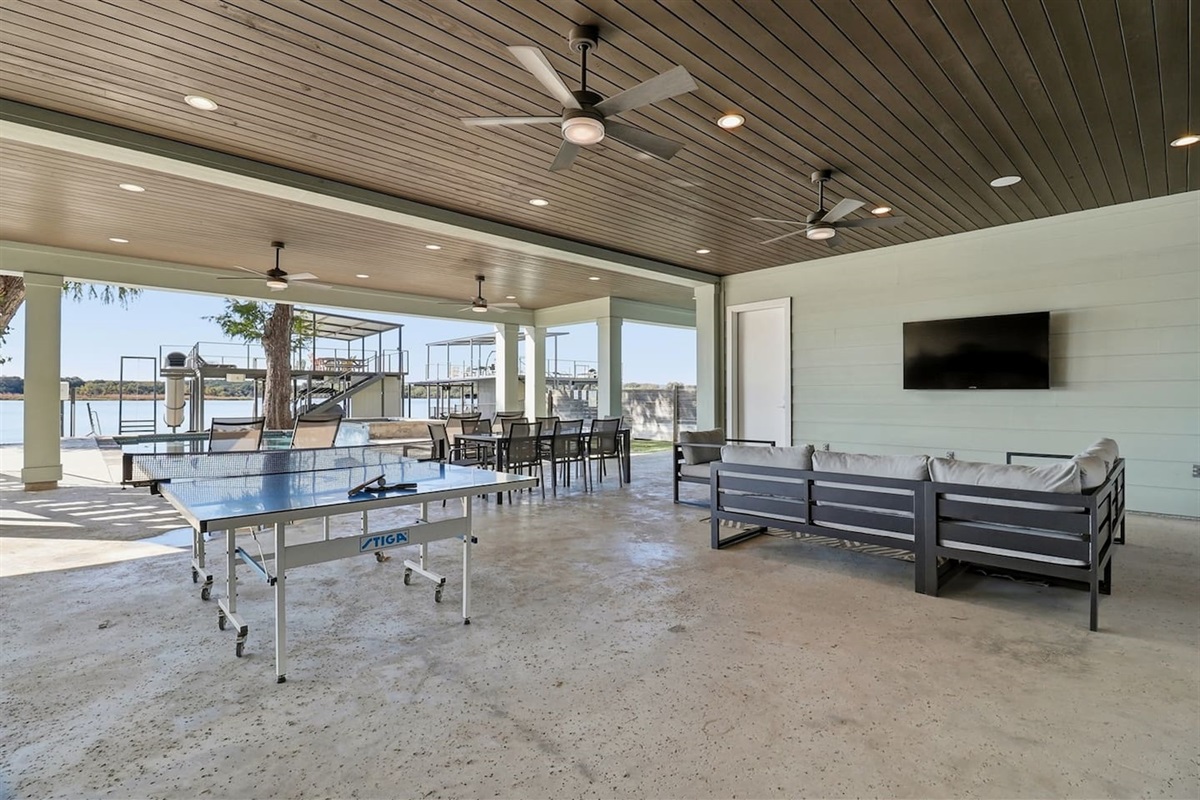 Fun Hangout Space w/ Ping Pong Table