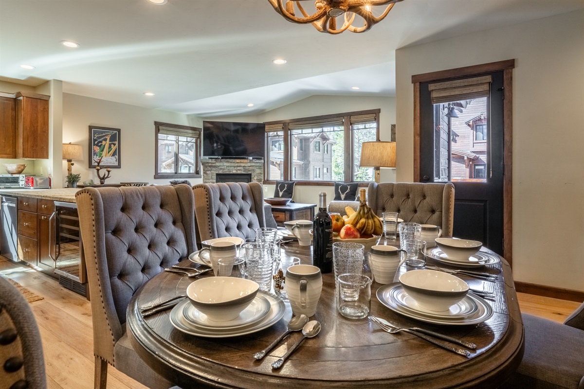 Interstellar | Bear’s Den (#6)
A second dining space gives large groups flexibility when gathering for meals.