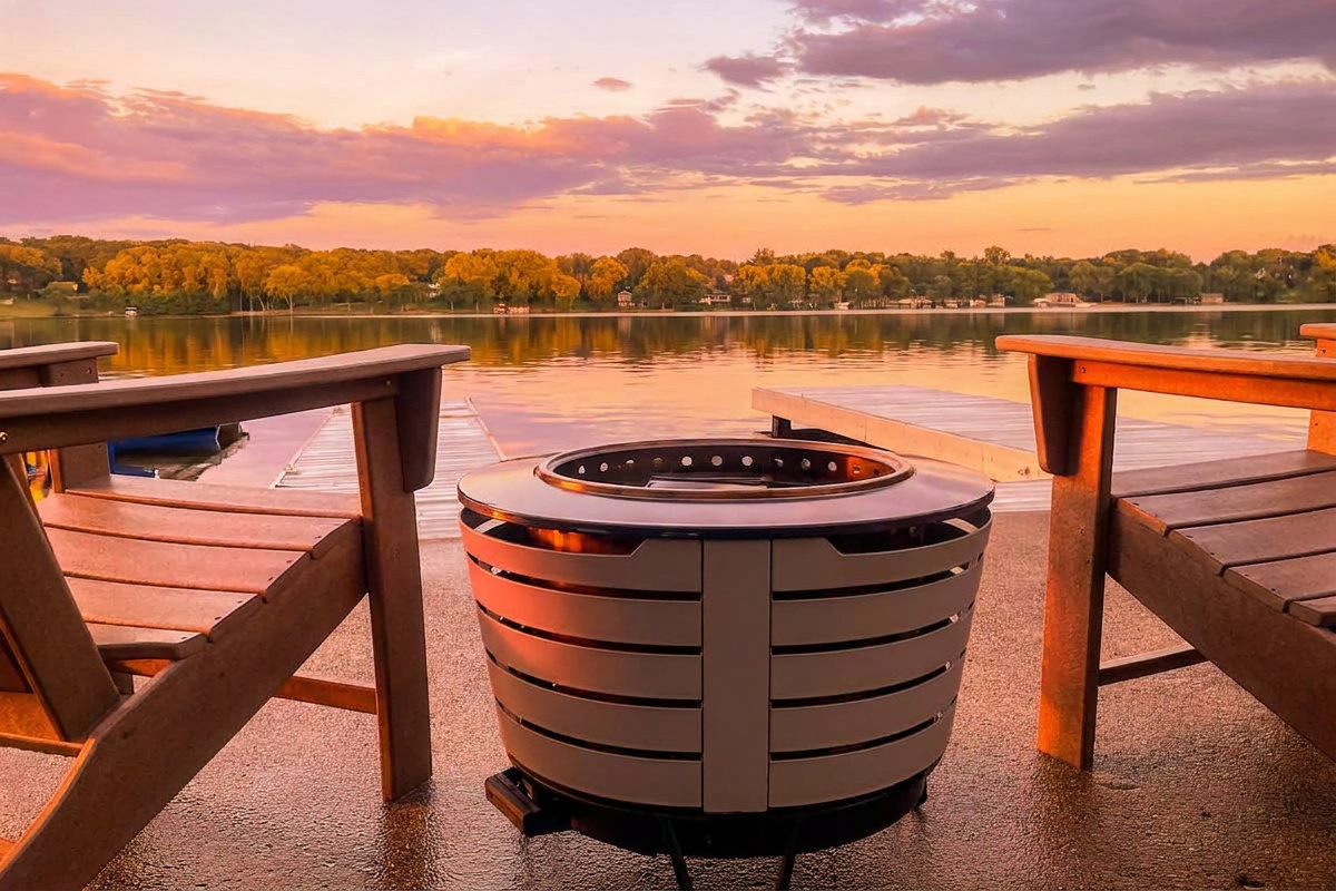 Enjoy a peaceful evening roasting smores, enjoying the lake and just relaxing by the water.