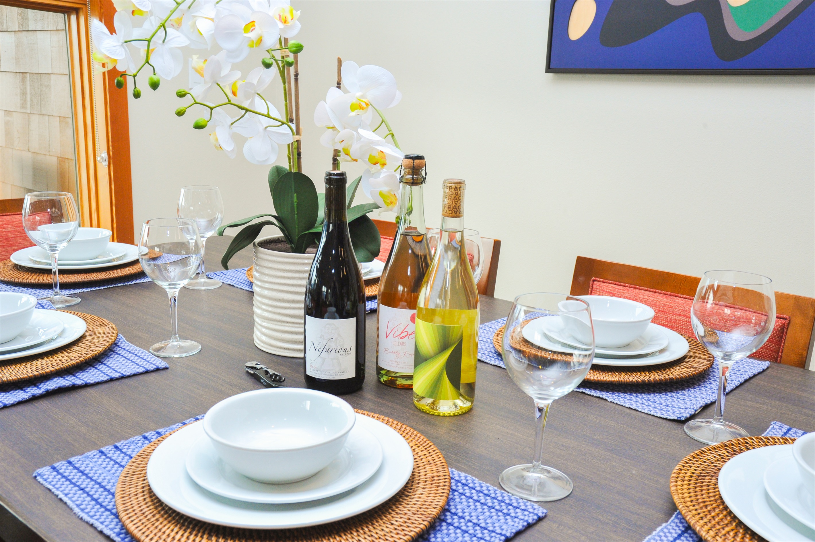 Dining table seats 6, bar area seats 3