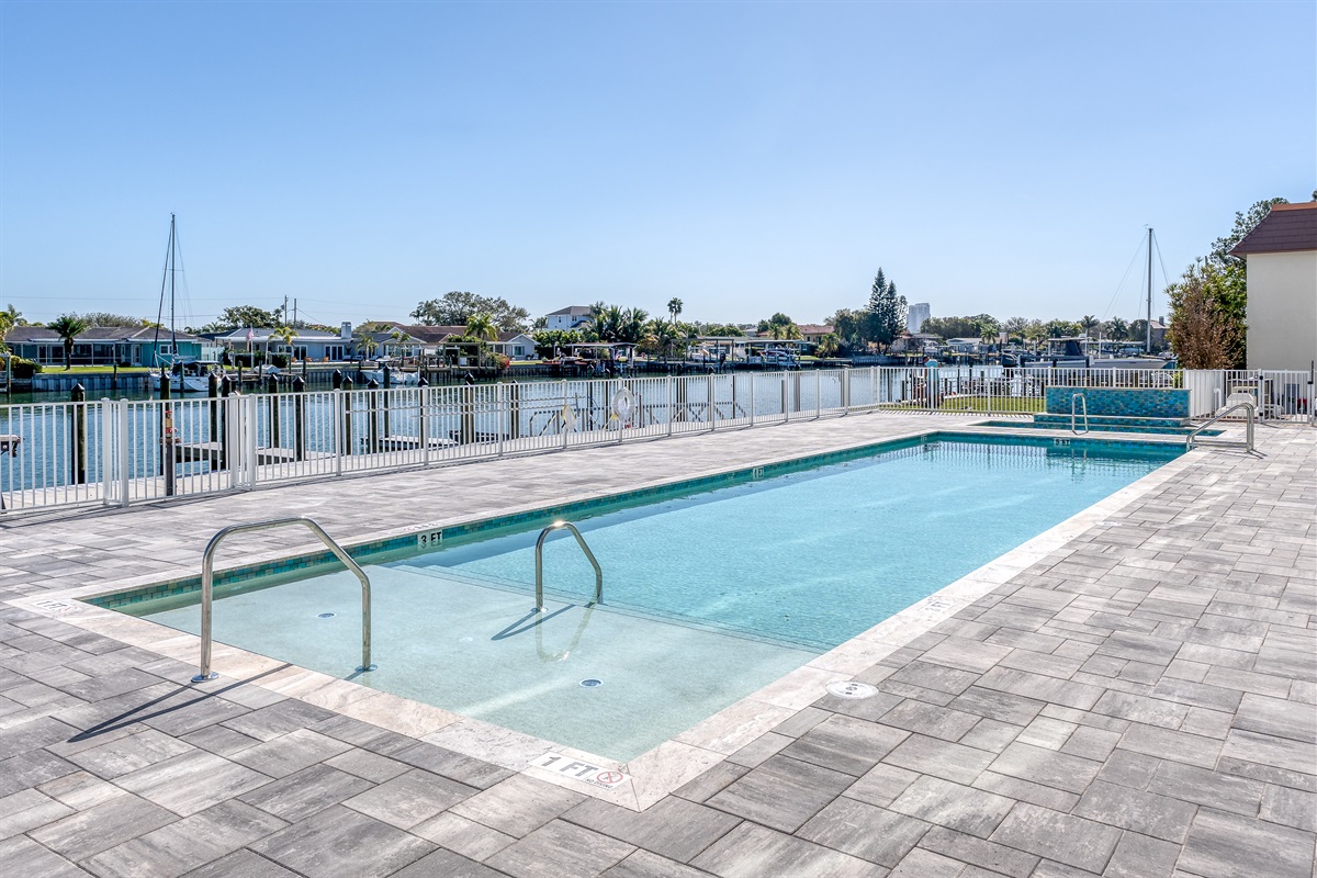 Pool/ Hot Tub, on the Intracoastal waterway!