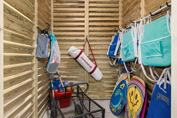 Hit the beach with our fully stocked beach gear closet! Cart, chairs, boogie boards, skim boards, beach toys and our favorite beach canopy for shade.