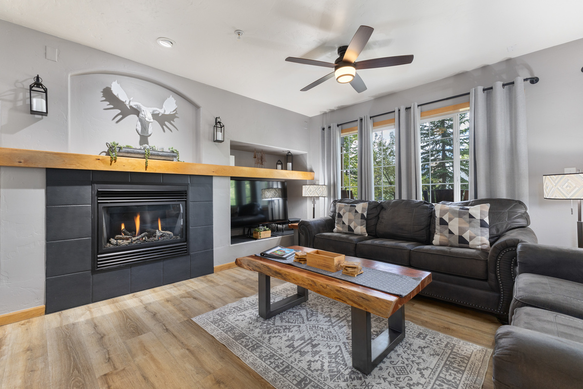 Living Area | Gas Fireplace | Smart TV