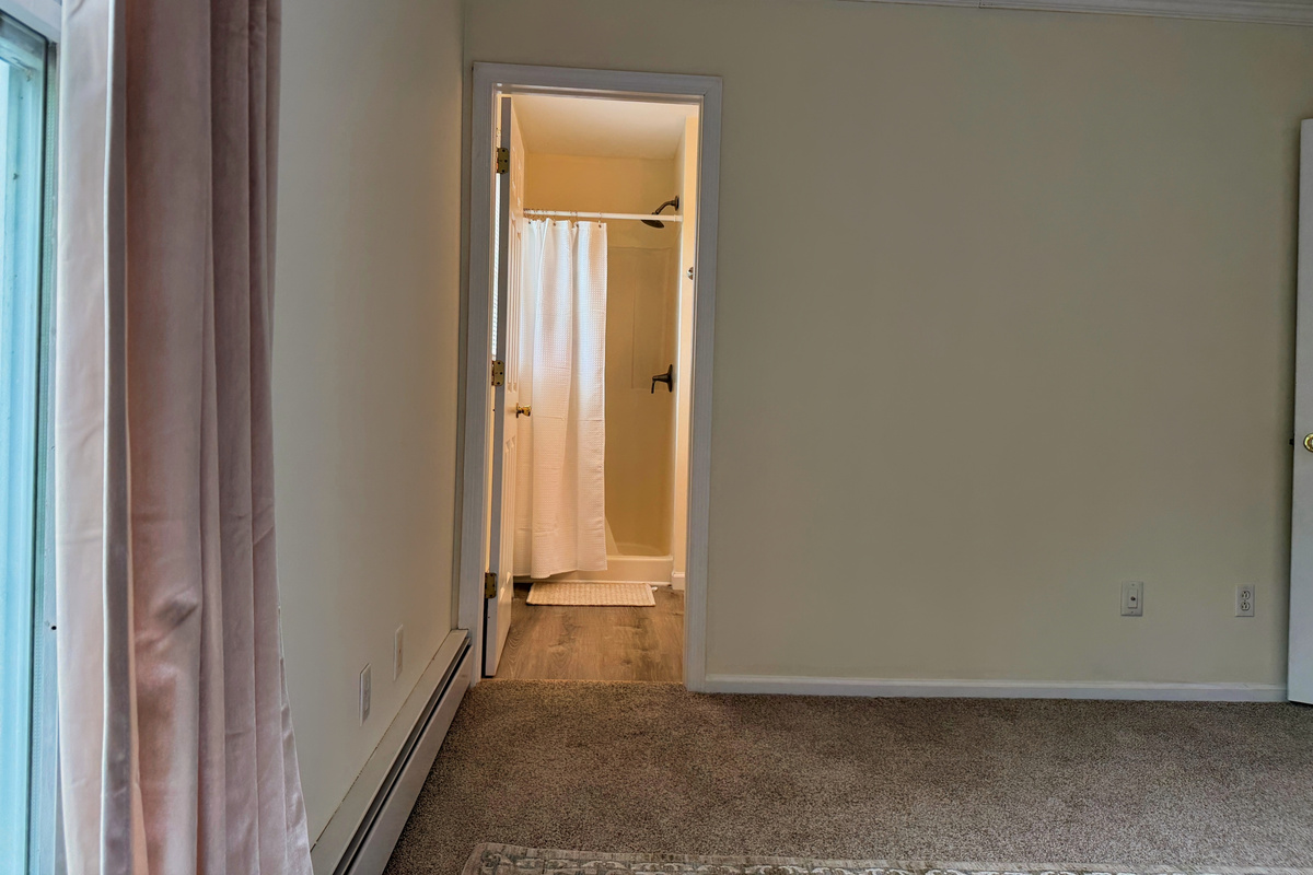 2nd floor bedroom with Queen bed and ensuite bathroom