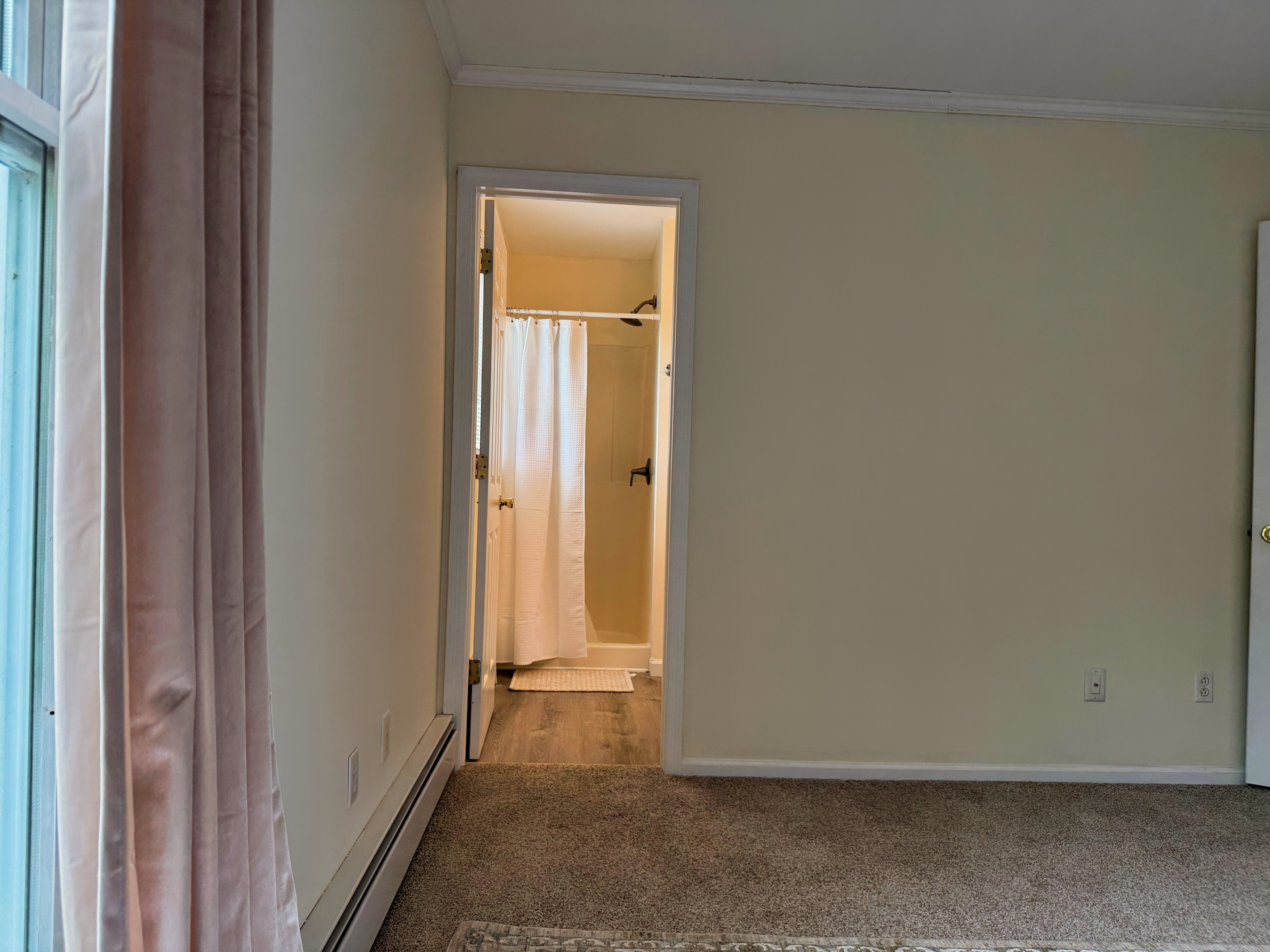 2nd floor bedroom with Queen bed and ensuite bathroom