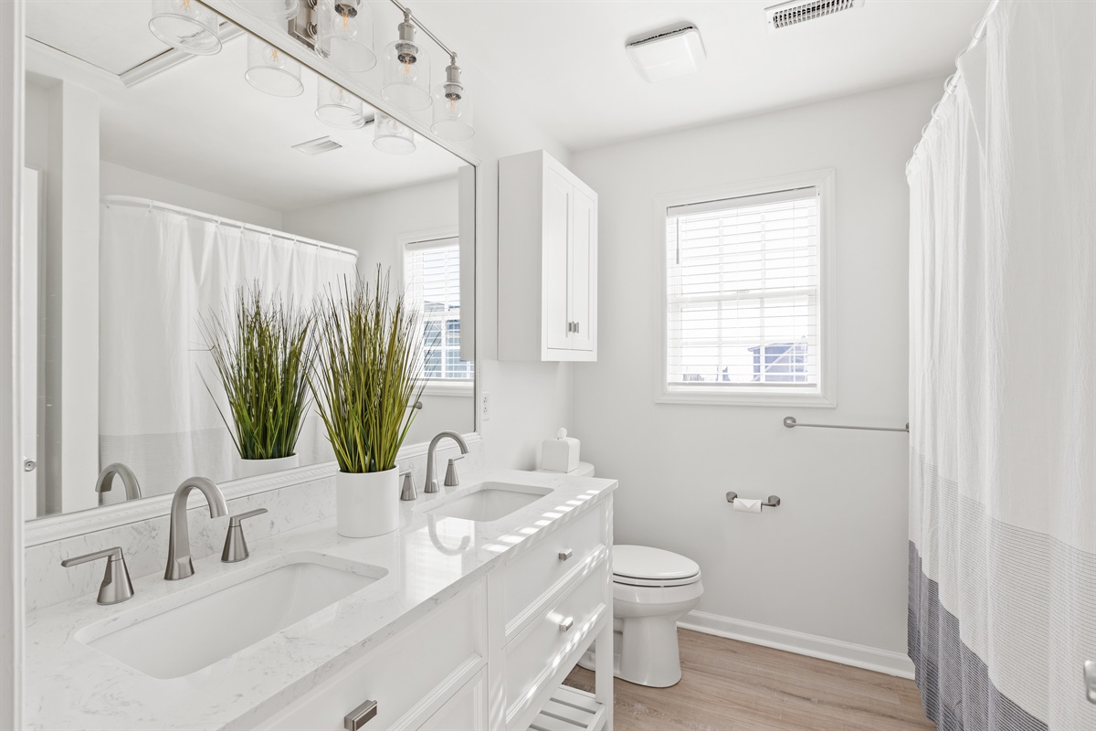 Second Floor Full Bathroom