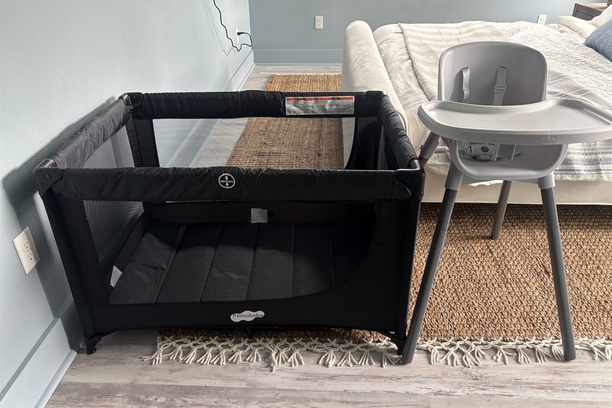 Pack'n play and high chair