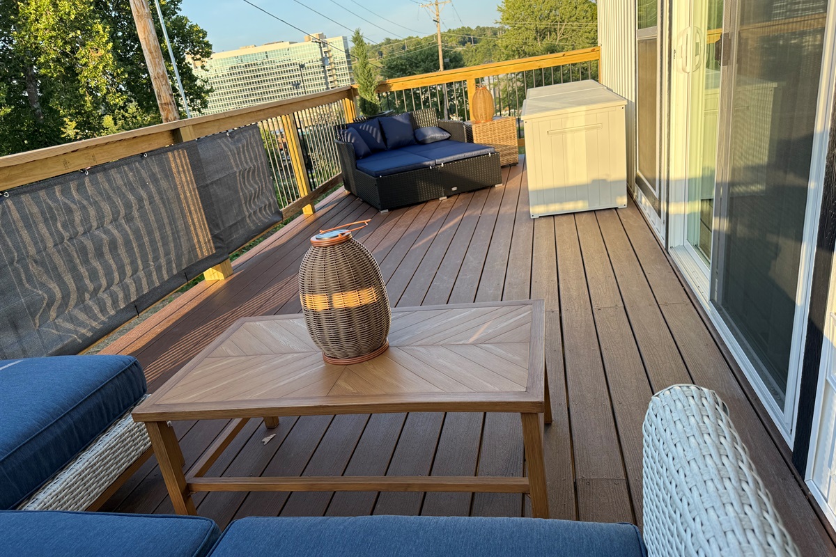 Upper deck with sofa and daybed