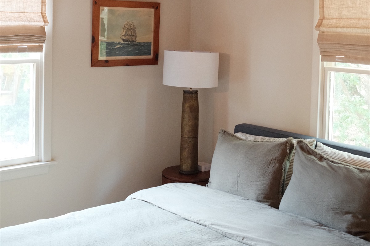 Primary w/ Queen Bed