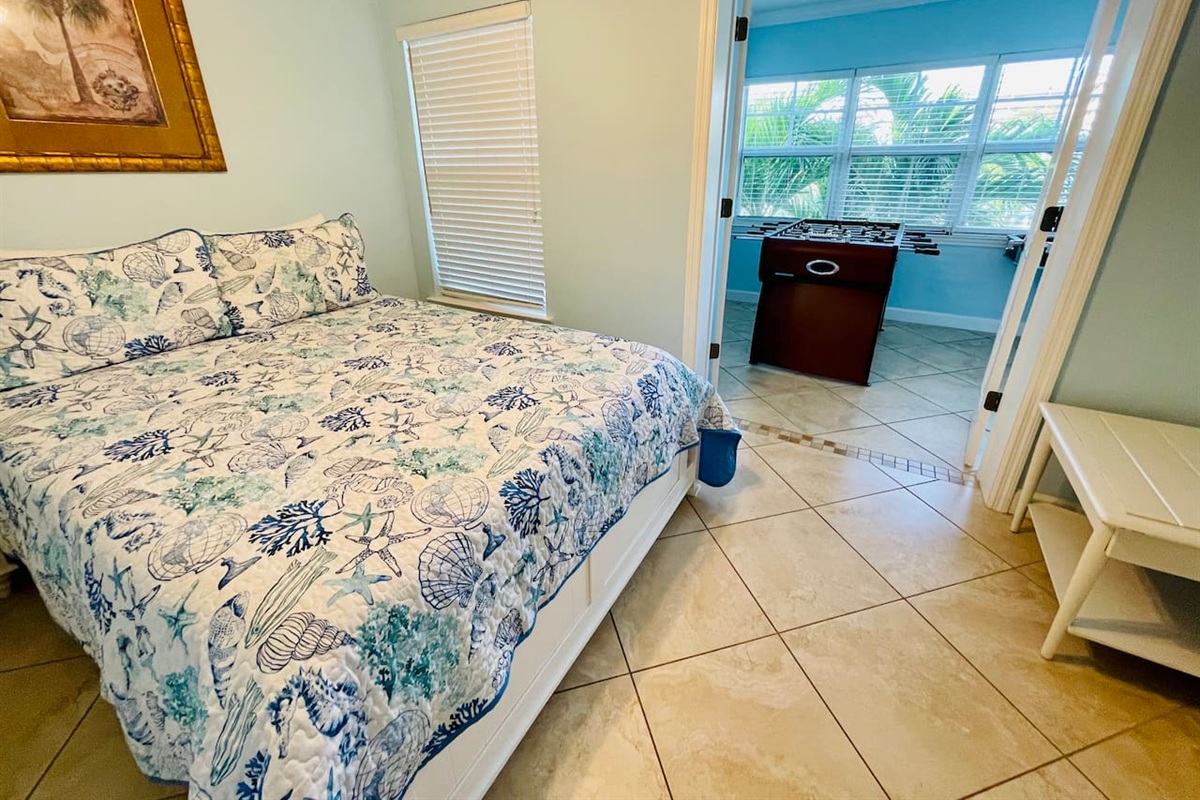 Bedroom 1, Queen Bed