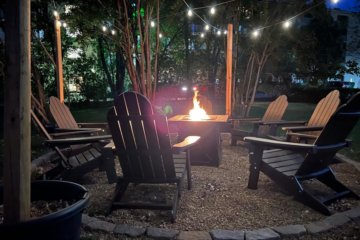 Welcome to the Asbeary Cottage! We are one of the best stays here in Pigeon Forge, TN close to Dollywood, the Island and anything else you can think of! Come relax with us in the heart of Pigeon Forge, enjoying a clean and accommodating stay!