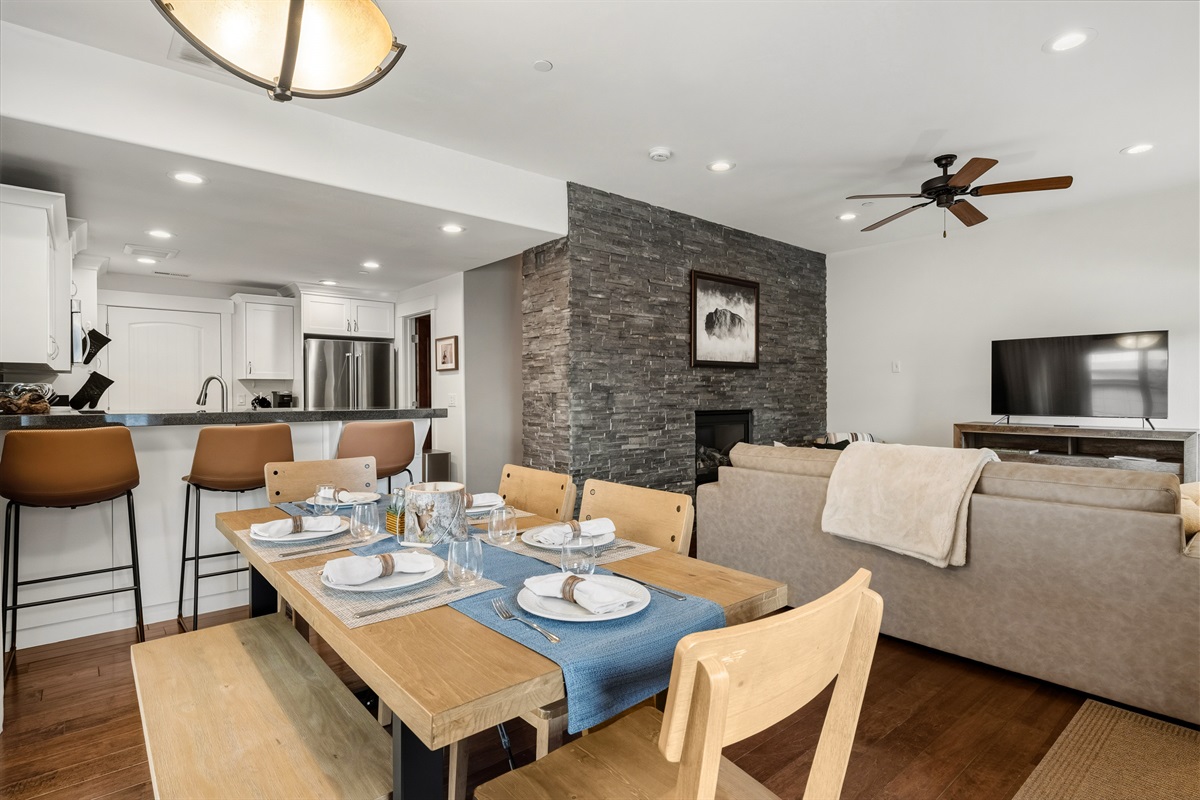 Dining Area with Seating for Six