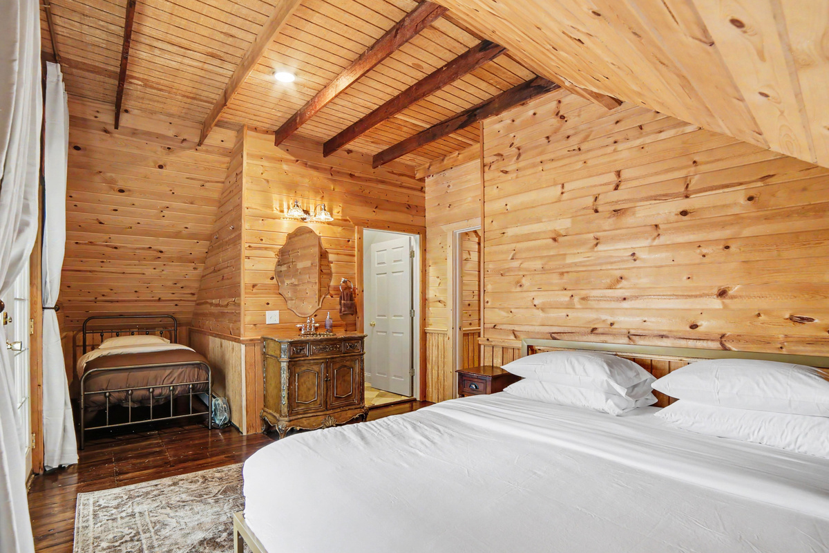Upstairs Bedroom #7