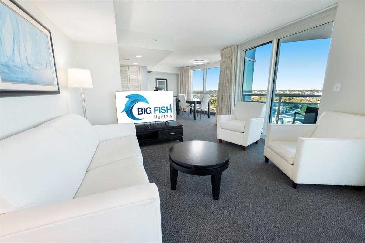 Living Room with Stunning Views🌊☀️