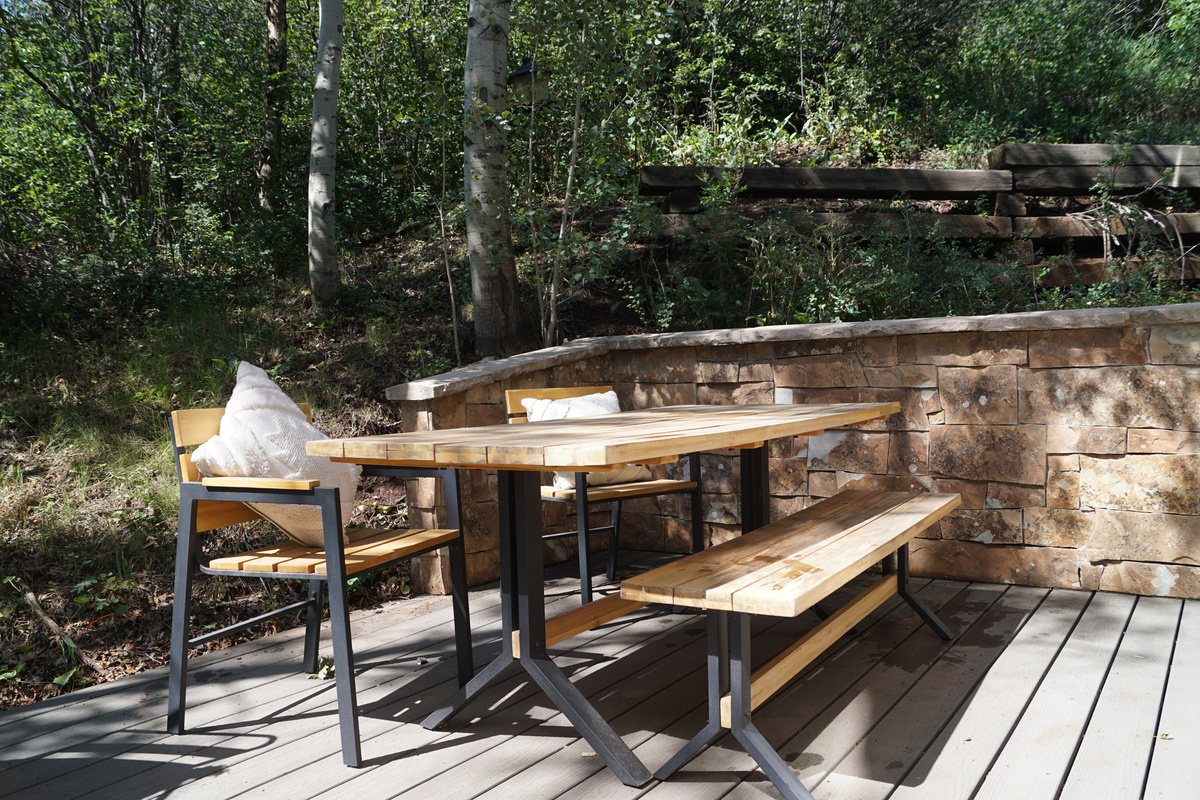 Deck nestled into the woods, quiet and private!
