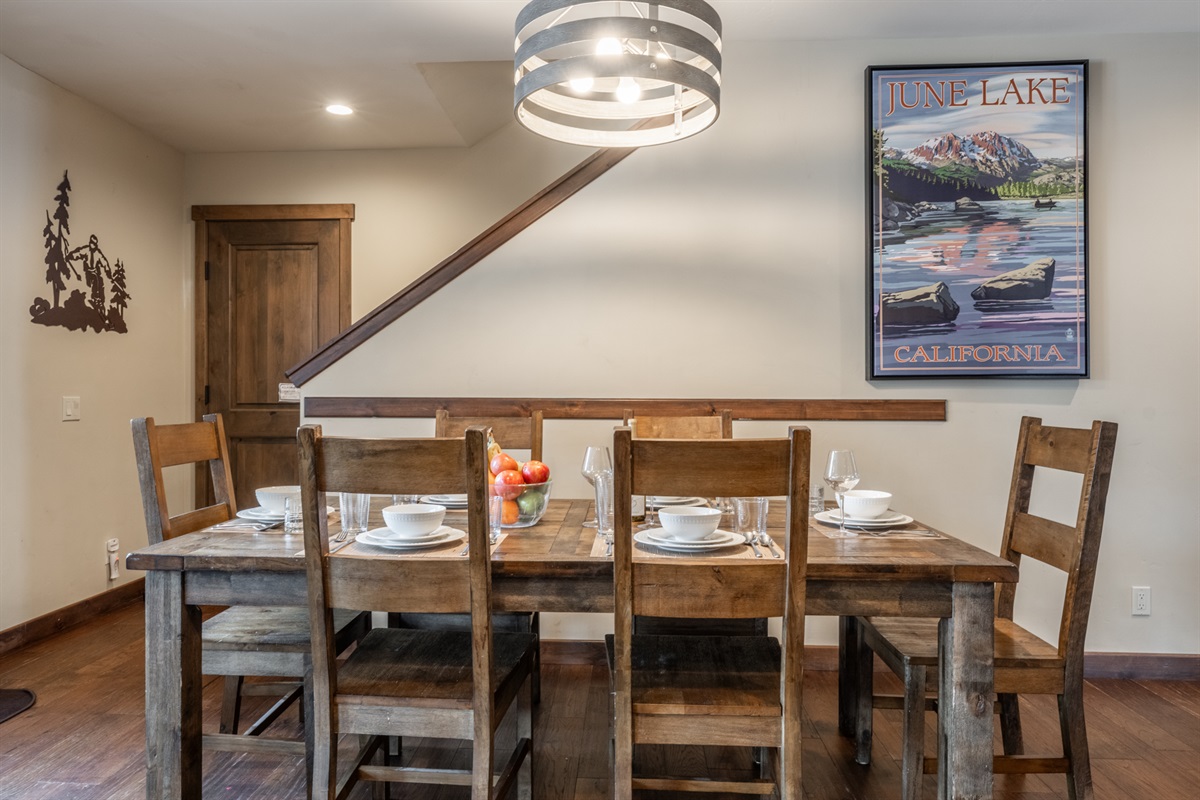 Perfect for larger groups, the adjoining door off the stairwell links Mountainside #2 to Mountainside #3 to make shared meals and celebrations easy and connected.