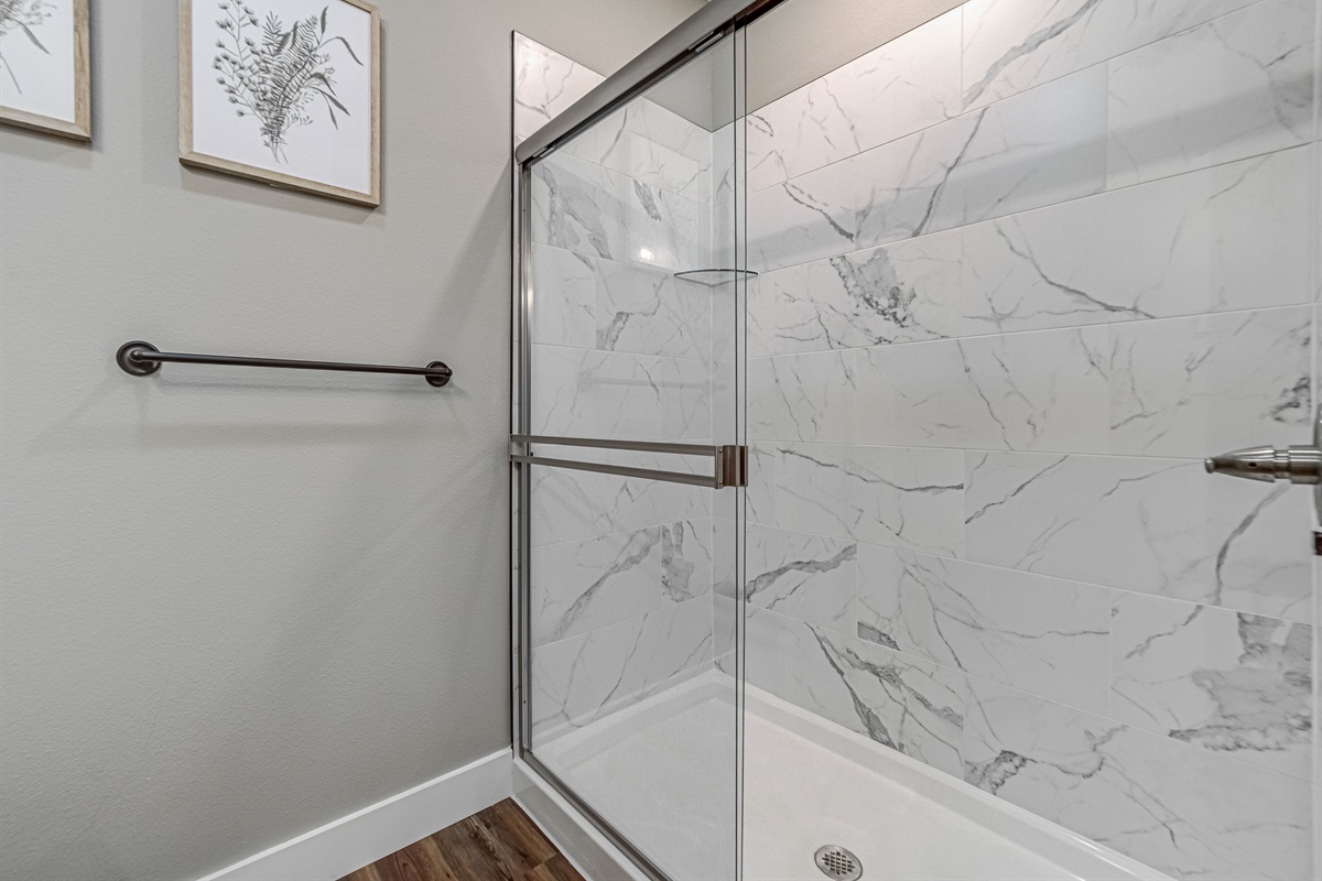 Upper level King #4 shower