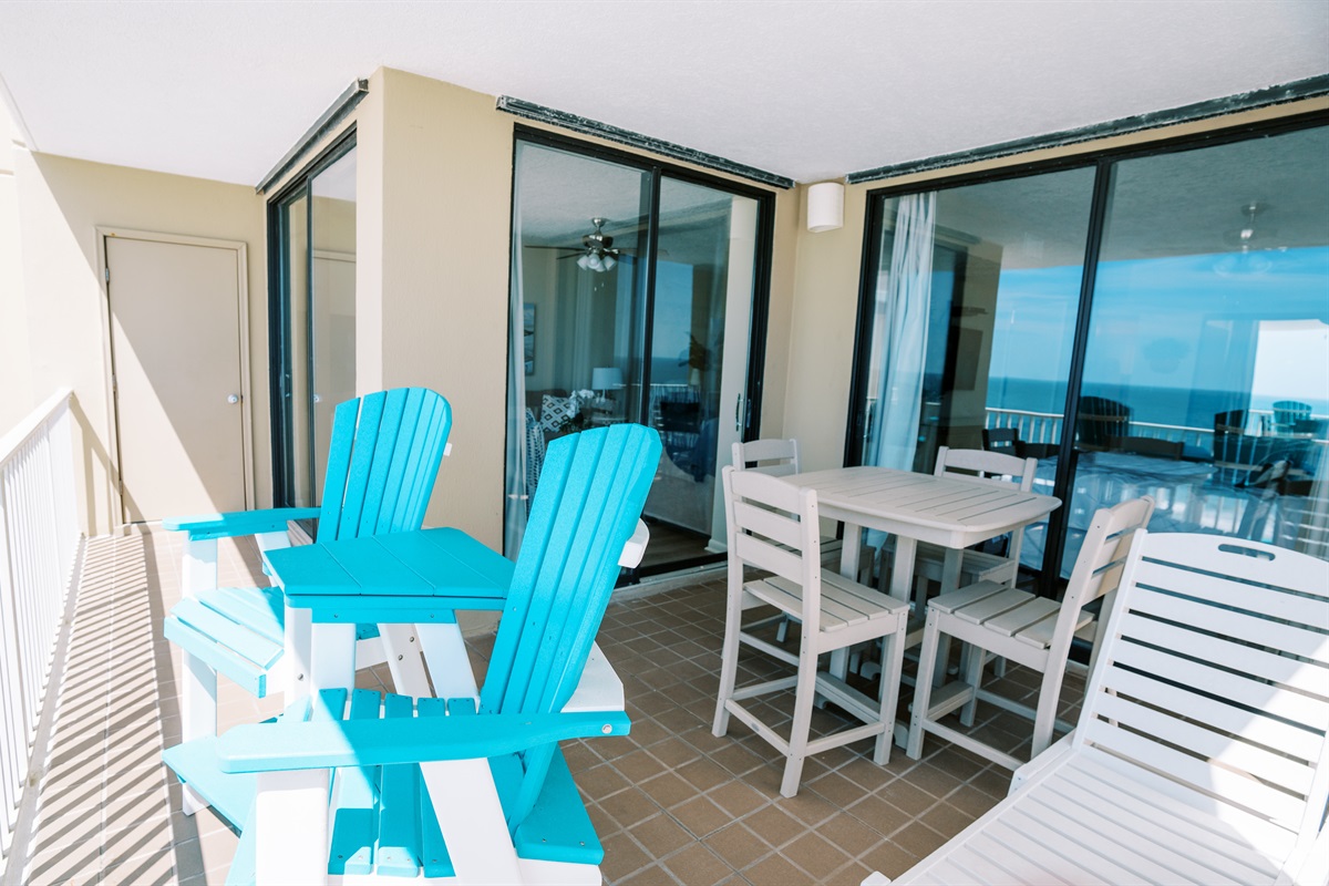 Lots of balcony seating for everyone to chill out, chat, watch the dolphins 🐬