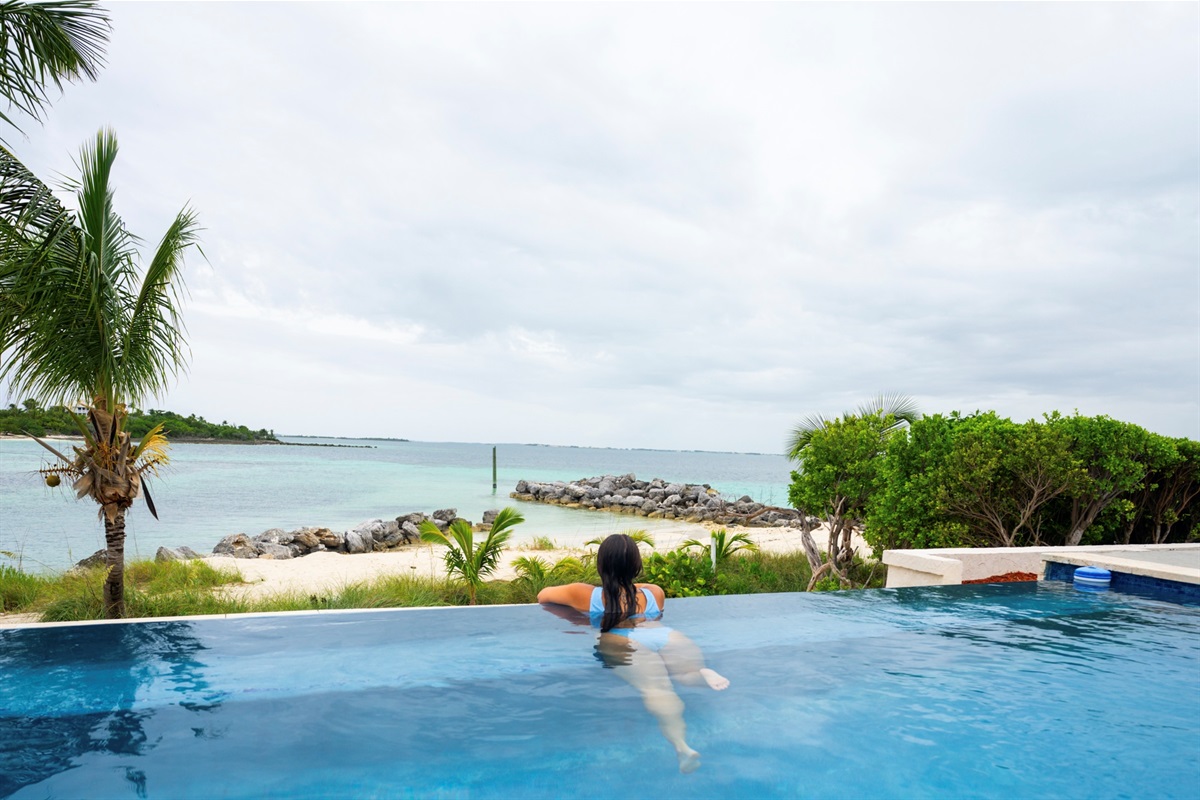 HEATED, INFINITY POOL by the Cabana overlooking the Sea of Abaco and the Zipline at Sea Glass Found! 