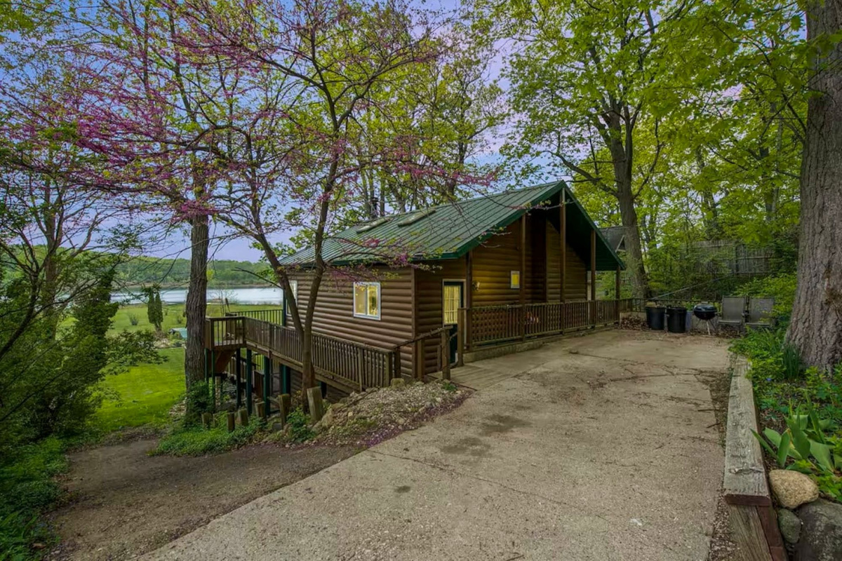 Front view of the rustic Cabin. Secluded charm with private parking area. More parking across the road as well.