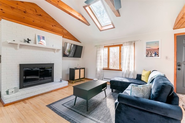 Relax with your friends and family, play board games and soak up the AC. Daybed and wicker seat not pictured.
