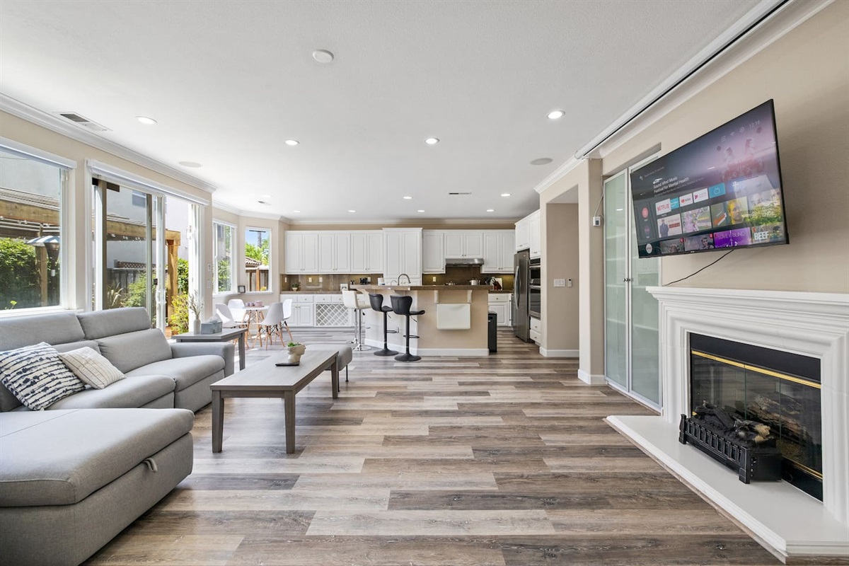 2nd living area with a large flat screen TV