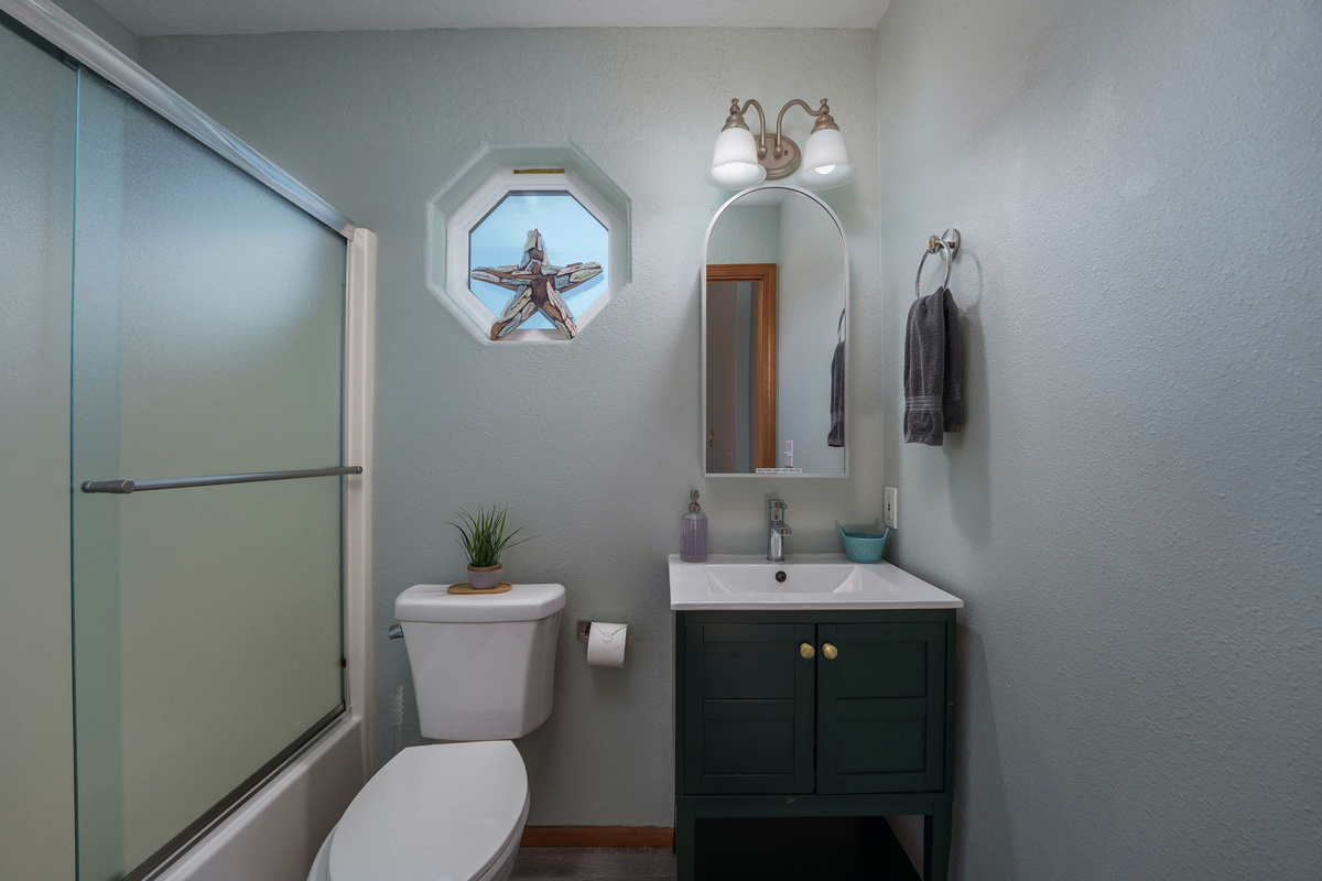 Indulge in luxury and comfort in our beautifully appointed bathroom.