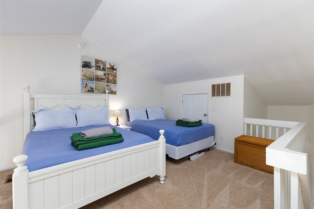 Loft with two Quen-size beds