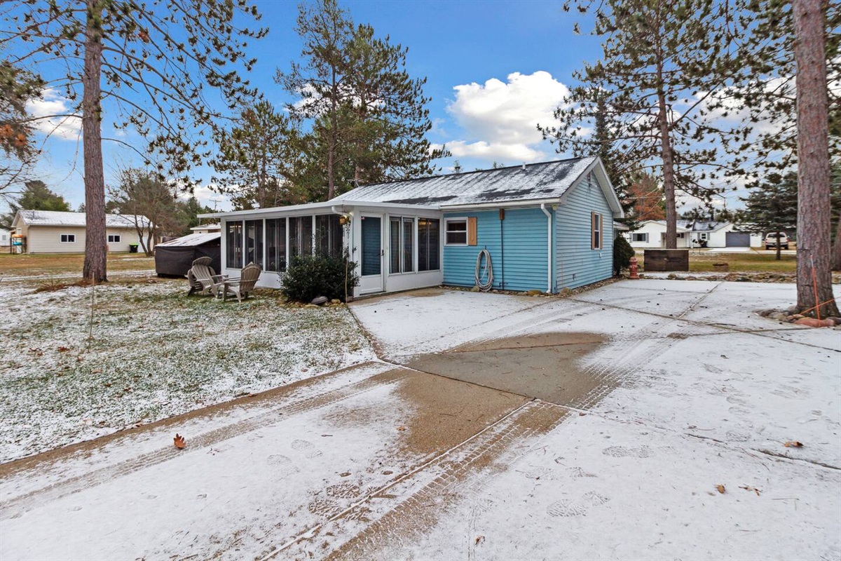 Bring your trailers, easy parking and home access!