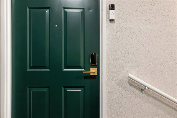 Modern Luxury Condo | Walk to Notre Dame | 2BR/2BA | Parking, photo 3