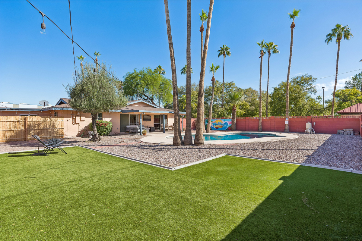 There's so much fun and relaxation to be had in this large fully fenced back yard oasis!