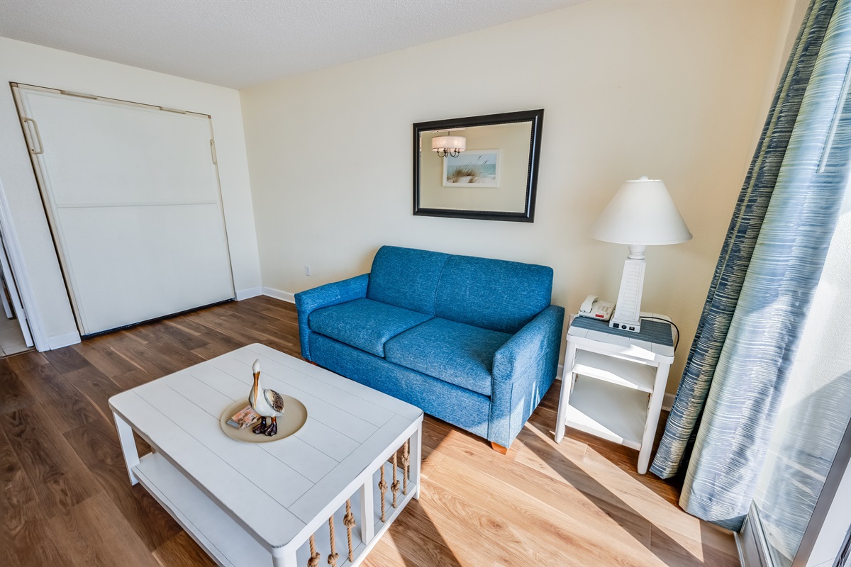 Living Room with Stunning Views🌊☀️