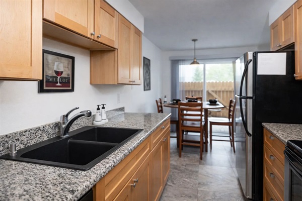 Seaside Beachfront: Stroll the endless sands and soak in breathtaking coastal views!