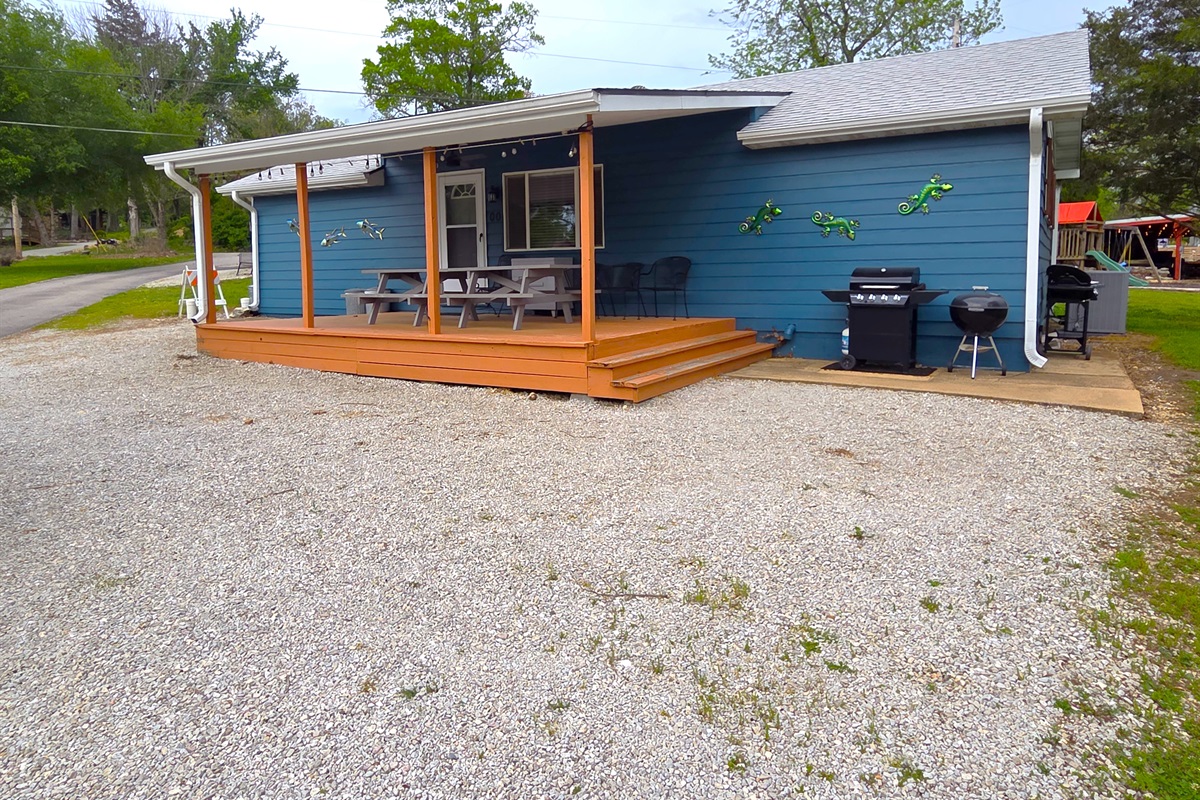 Enjoy evenings on the deck with the fun party lights. And yes, the fish and lizards will be glad to attend too! There is ample parking for your vehicles, boats, etc..