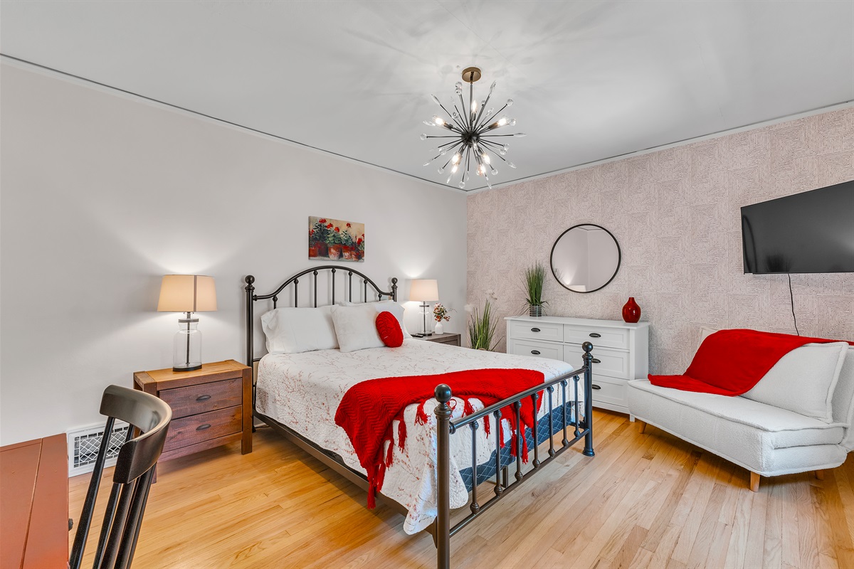 Bedroom 4, Queen bed, Single sleeper chair bed