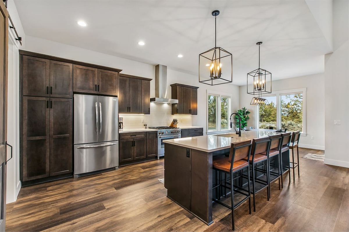 Huge kitchen with Professional Appliances