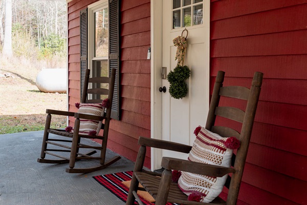 Rock gently into the morning, surrounded by quiet woods and the soft rustle of Georgia pines.